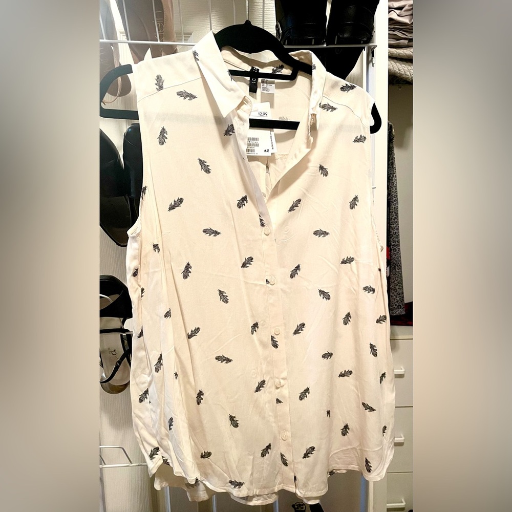 Women’s H&M Divided Feather Print Sleeveless Blouse, Size 12